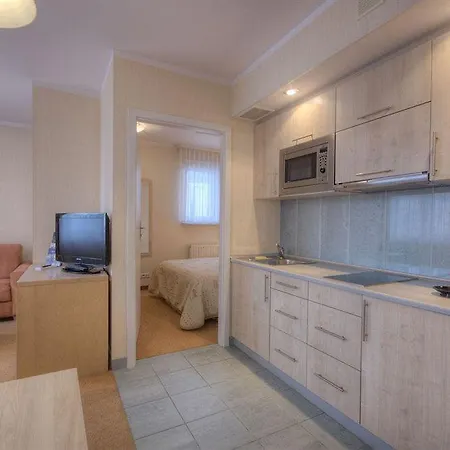 Zgoda By Desilva 公寓式酒店 3*